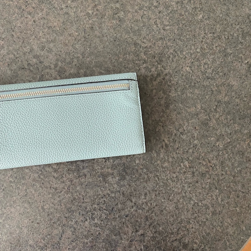 Coach Women’s Soft Mint Green Trifold Wallet - Picture 3 of 12